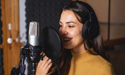 How Musicians Use Technology to Create and Record Music: Modern Tools, Workflows, and Studio Techniques